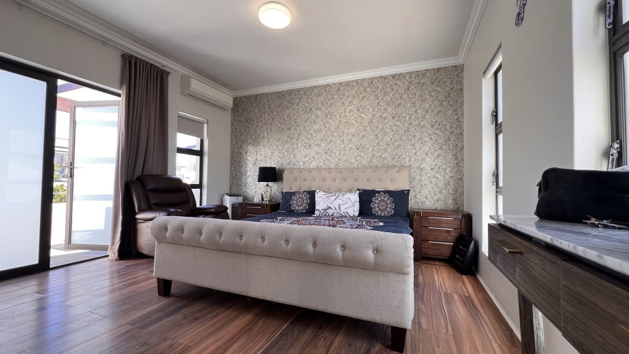 To Let 5 Bedroom Property for Rent in Big Bay Western Cape